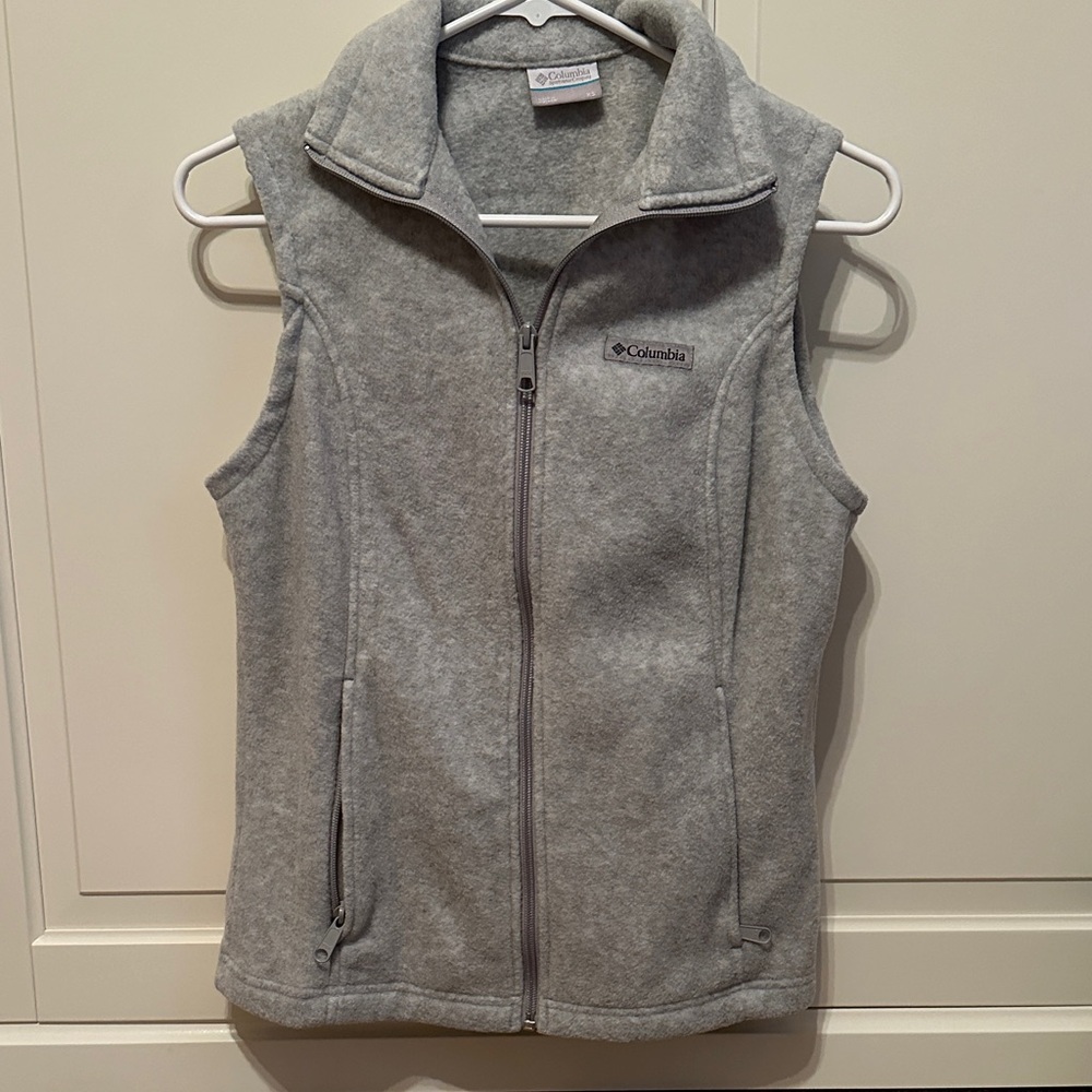 Columbia Light Gray Zip-Up Vest